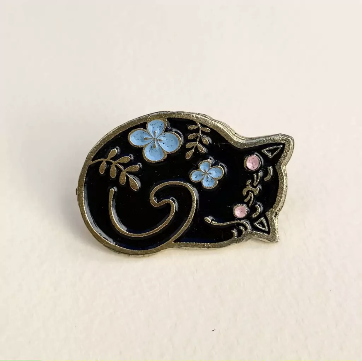 Pins varios